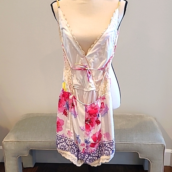 Tea & Cup - Picture 2 of 6